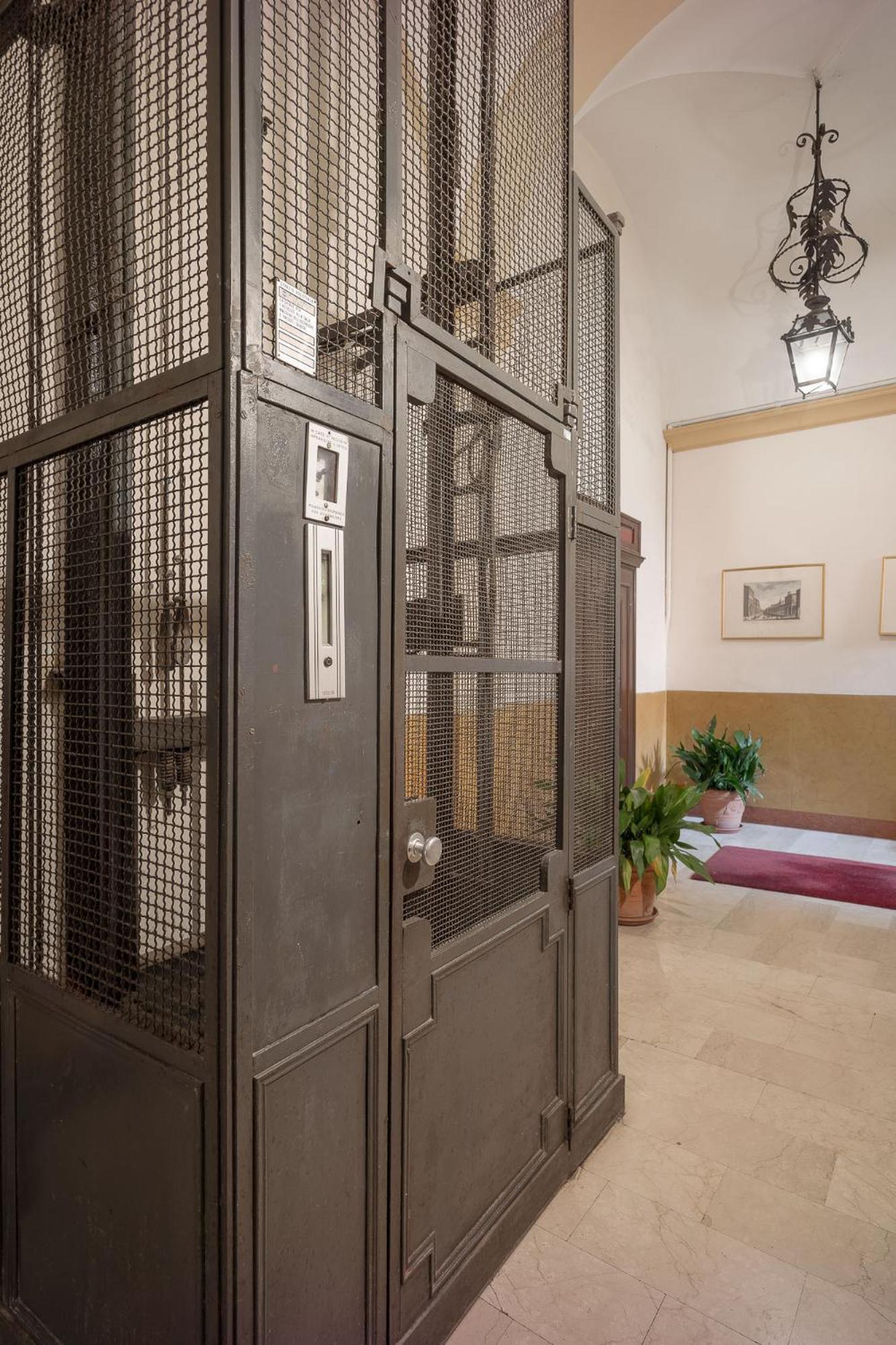 Lussuoso Appartamento Nel Cuore Del Centro Storico Bologna Bagian luar foto