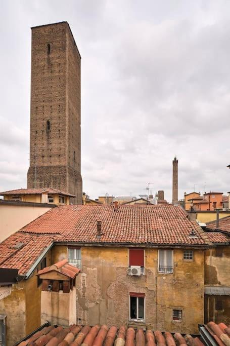 Lussuoso Appartamento Nel Cuore Del Centro Storico Bologna Bagian luar foto