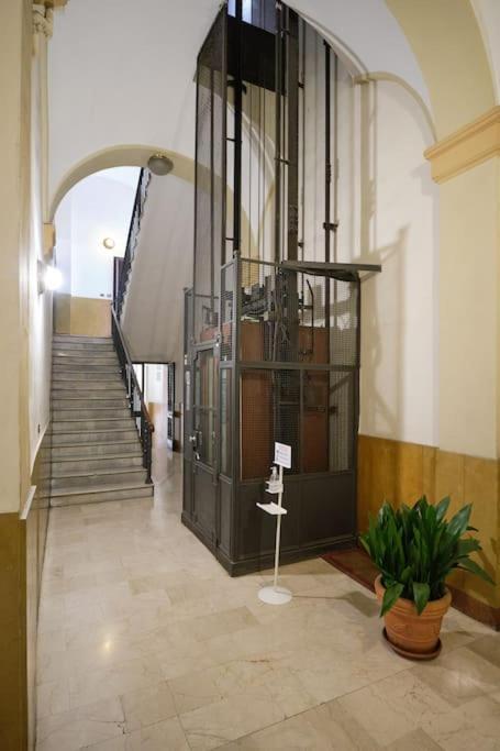 Lussuoso Appartamento Nel Cuore Del Centro Storico Bologna Bagian luar foto