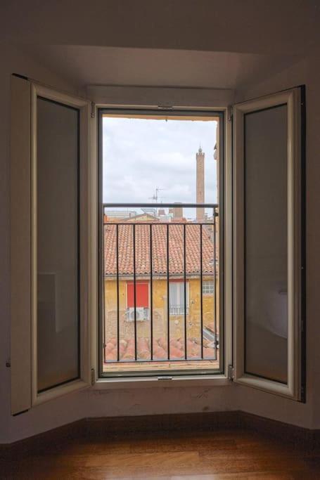 Lussuoso Appartamento Nel Cuore Del Centro Storico Bologna Bagian luar foto